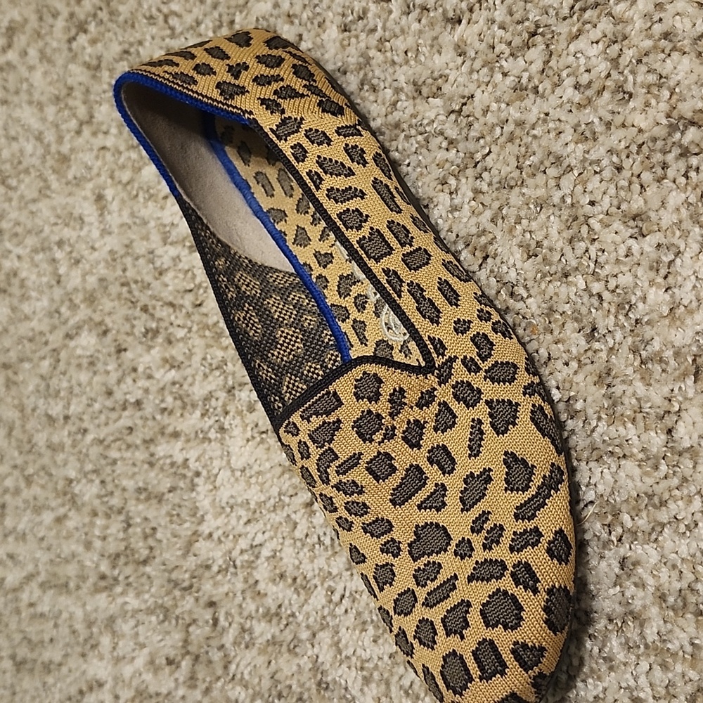 Rothy’s Sz 9.5  RETIRED STYLE Leopard Spotted Round Toe Flats Left Shoe Only